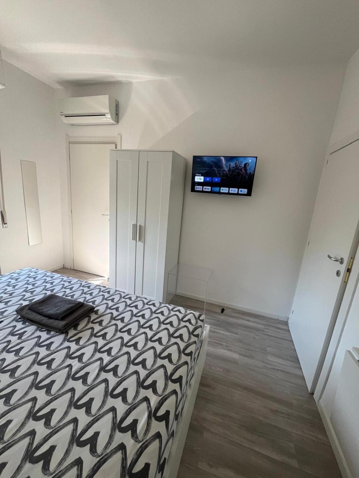 Bed&Breakfast Bbqueen Sandonato Policlinico San Donato Milanese Buitenkant foto