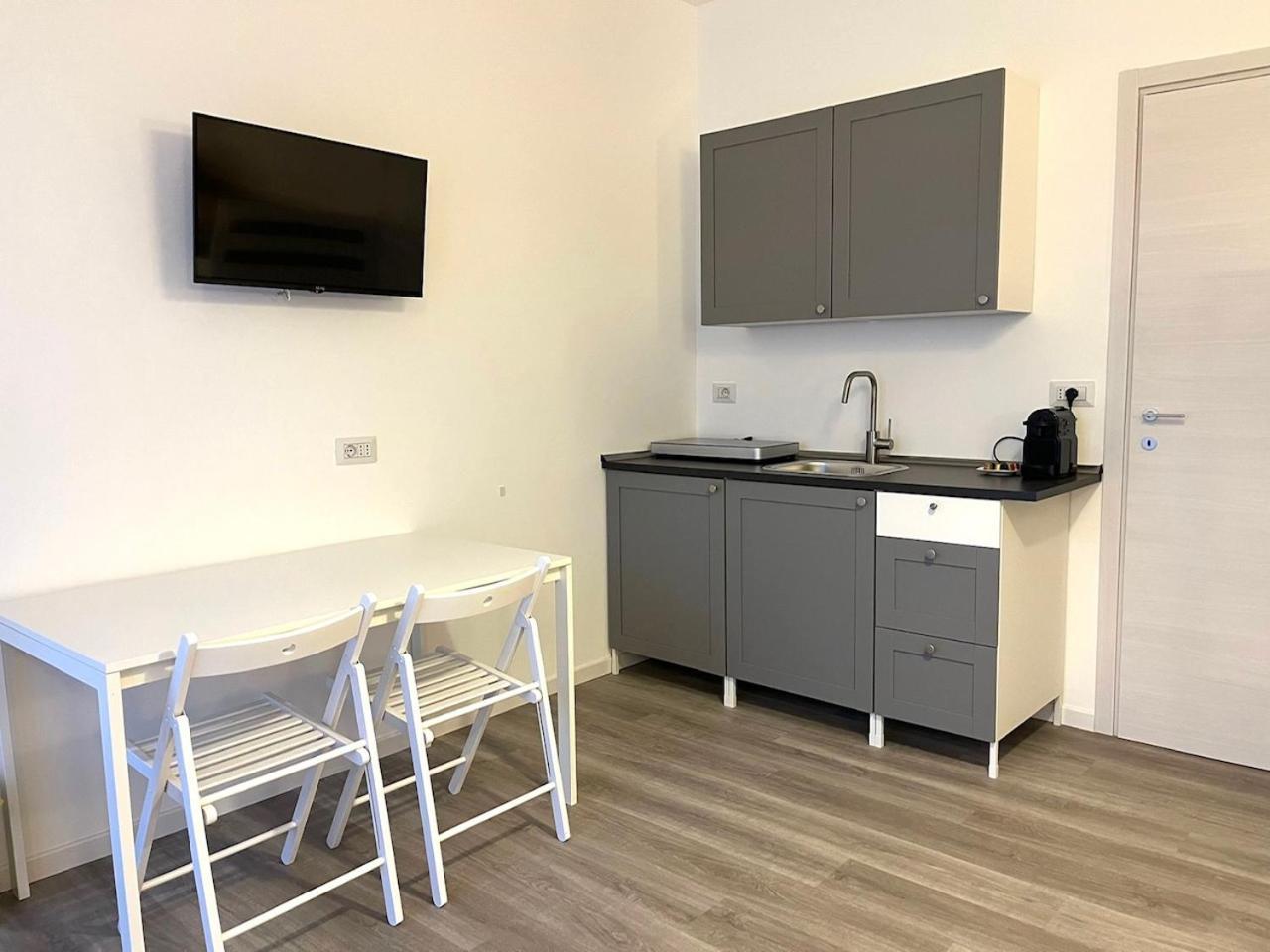 Bed&Breakfast Bbqueen Sandonato Policlinico San Donato Milanese Buitenkant foto